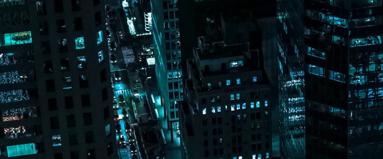 Mercados Privados y Públicos en Nueva York: Entendiendo las Brechas de Valoración